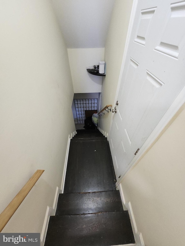 5503 Lanham Station Rd, Lanham, MD 20706 - view of stairs