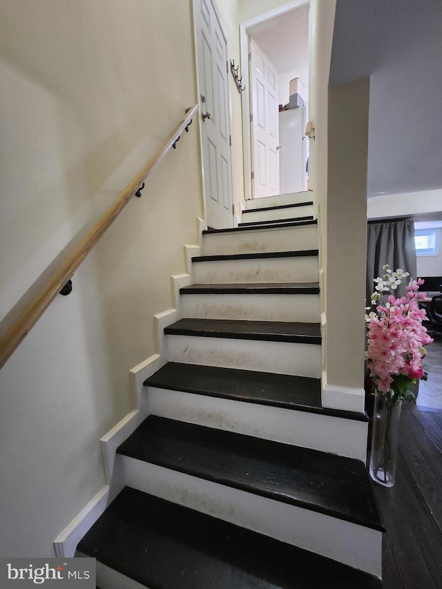 5503 Lanham Station Rd, Lanham, MD 20706 - stairway featuring baseboards