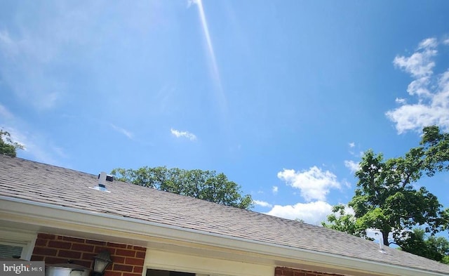 5503 Lanham Station Rd, Lanham, MD 20706 - exterior view of a shingled roof