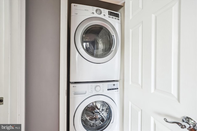 4163 S Four Mile Run Dr Unit 401, Arlington, VA 22204 - laundry area featuring stacked washer / dryer
