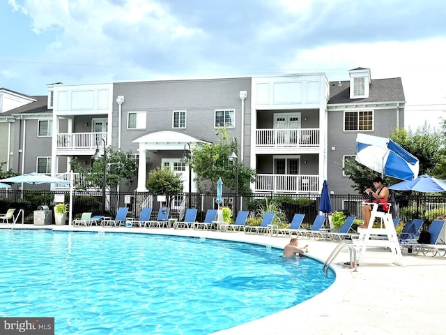4163 S Four Mile Run Dr Unit 401, Arlington, VA 22204 - community pool featuring a patio