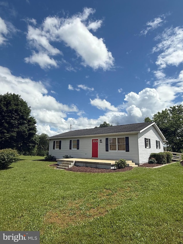 434 Anderson Rd, Martinsburg, WV 25404 - view of front of property featuring a front lawn