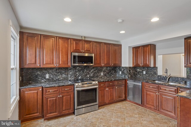9518 Unity Ln, Lorton, VA 22079 - kitchen featuring stainless steel appliances, backsplash, dark stone countertops, and recessed lighting