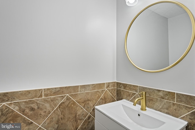 9518 Unity Ln, Lorton, VA 22079 - bathroom featuring vanity and tile walls