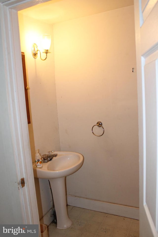 1628 River Rd, Upper Black Eddy, PA 18972 - bathroom with baseboards