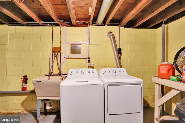 30 N Dwight St, Reading, PA 19609 - washroom with washing machine and dryer