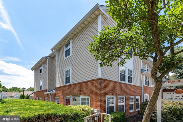 6221 Sandpiper Ct Unit 7, Elkridge, MD 21075 - view of side of home with brick siding