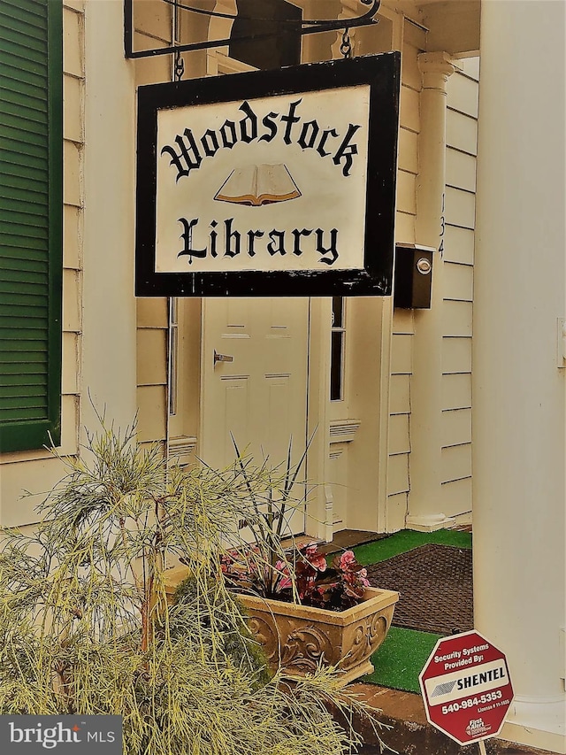 769 S Water St, Woodstock, VA 22664 - property entrance