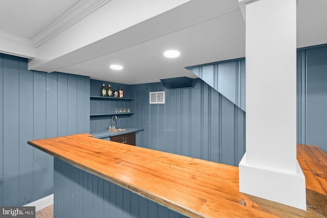 4 Haslet Way, Wilmington, DE 19807 - indoor wet bar featuring crown molding