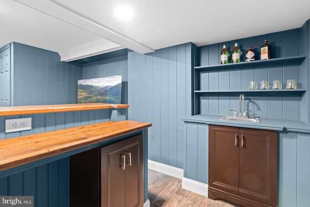 4 Haslet Way, Wilmington, DE 19807 - indoor wet bar featuring light wood-type flooring and baseboards