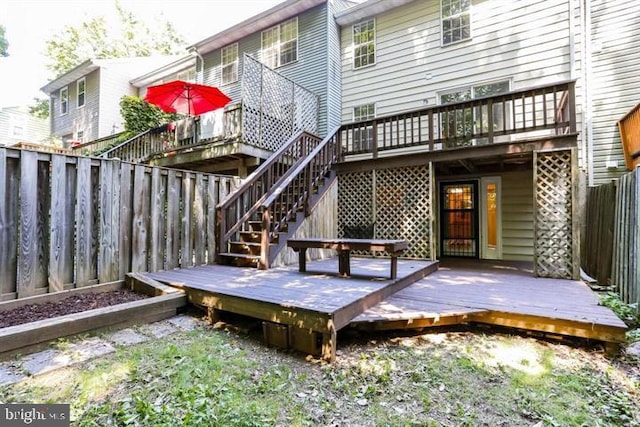 15246 Streamside Ct, Dumfries, VA 22025 - deck with a fenced backyard