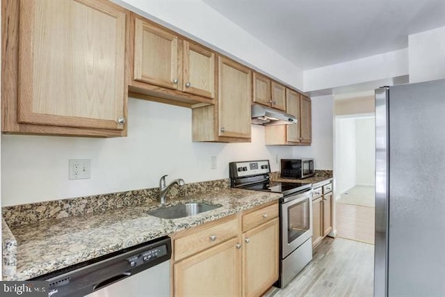 15246 Streamside Ct, Dumfries, VA 22025 - kitchen featuring stainless steel appliances, under cabinet range hood, light brown cabinets, and light wood-style flooring