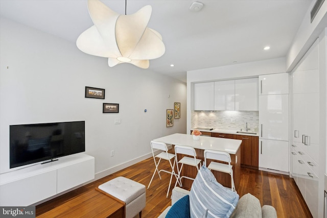 621 S 24th St Unit 204, Philadelphia, PA 19146 - dining space featuring dark wood-style flooring and recessed lighting