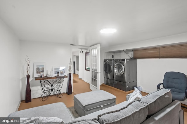 1511 Palm St, Reading, PA 19604 - living area featuring separate washer and dryer