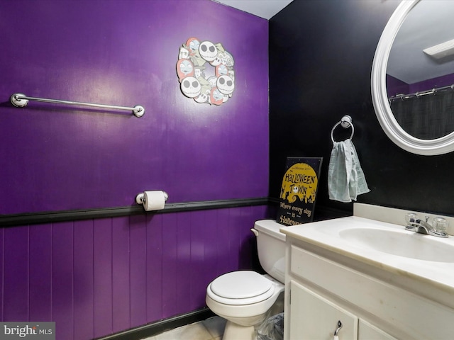 674 Harrison Ave, Berkeley Springs, WV 25411 - bathroom with vanity and a shower with curtain