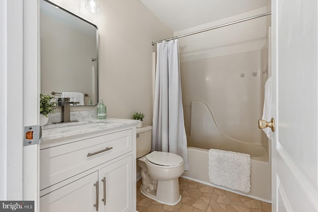 4119 Waterview Dr, Edgewater, MD 21037 - bathroom featuring vanity and shower / bathtub combination with curtain