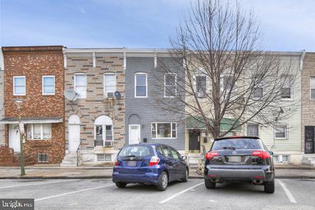 429 N Lakewood Ave, Baltimore, MD 21224 - view of front of house with uncovered parking