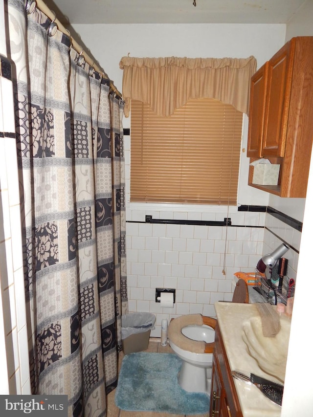5809 Eurith Ave, Baltimore, MD 21206 - full bathroom with vanity, tile walls, and a shower with curtain