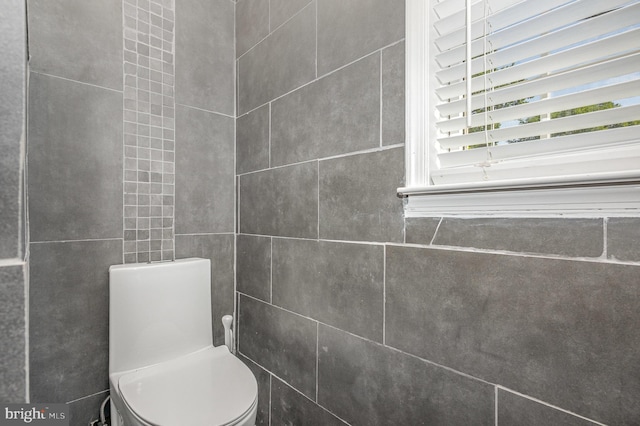 9016 Greylock St, Alexandria, VA 22308 - bathroom featuring toilet