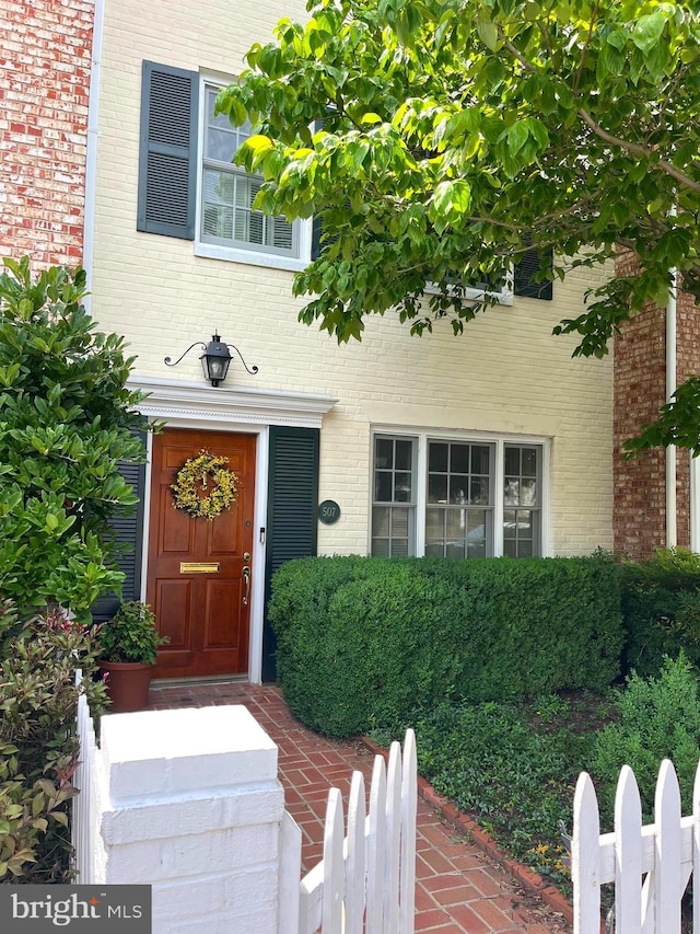 507 S Royal St, Alexandria, VA 22314 - property entrance with brick siding