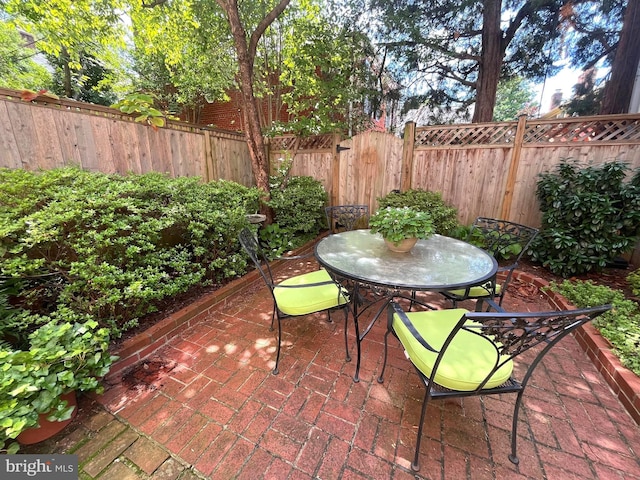 507 S Royal St, Alexandria, VA 22314 - fenced backyard with a patio area and outdoor dining space