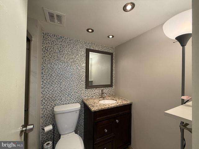 9711 Kings Crown Ct Unit 101, Fairfax, VA 22031 - bathroom featuring vanity, recessed lighting, and tile walls