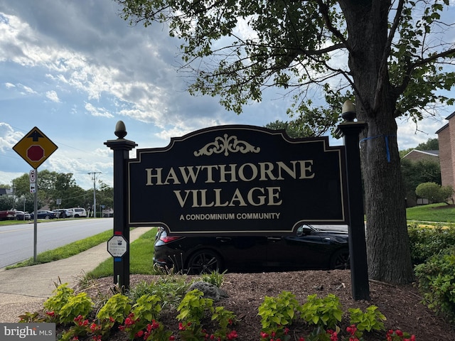 9711 Kings Crown Ct Unit 101, Fairfax, VA 22031 - view of community sign