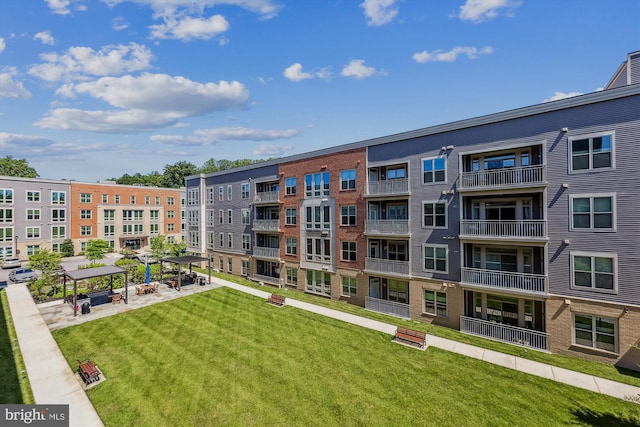 6107 Fairview Farm Dr Unit 306, Alexandria, VA 22315 - view of property's community featuring a yard