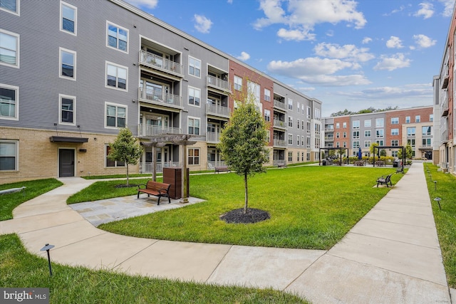 6107 Fairview Farm Dr Unit 306, Alexandria, VA 22315 - surrounding community featuring a lawn