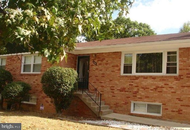 530 Round Table Dr, Fort Washington, MD 20744 - view of front of home featuring brick siding