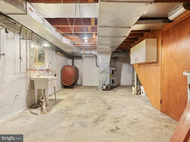 55 W Duck St, Front Royal, VA 22630 - unfinished basement featuring water heater and oil tank