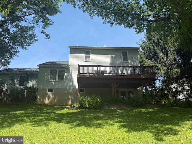 7 Old Farm Ln, New Freedom, PA 17349 - back of property with a wooden deck and a lawn