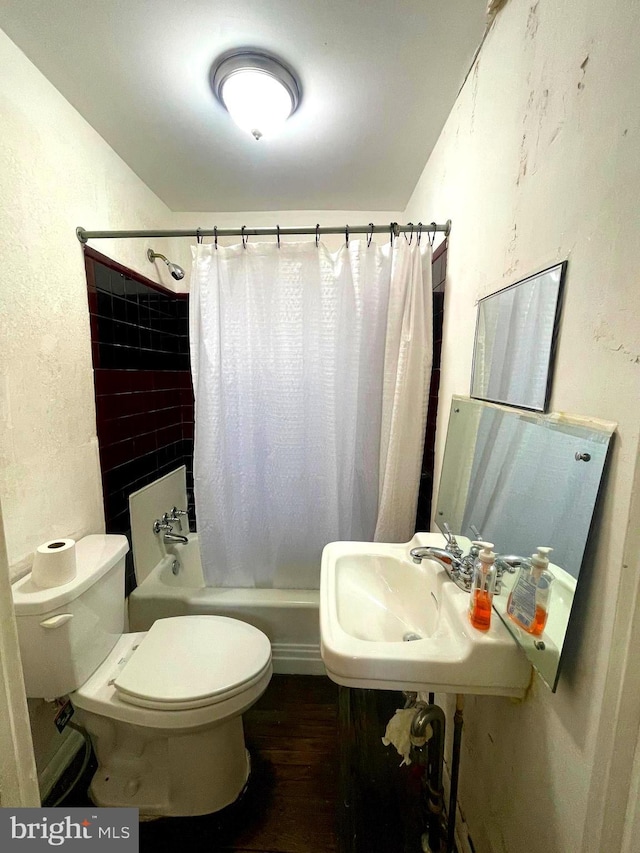 3831 N 19th St, Philadelphia, PA 19140 - bathroom featuring shower / bath combo with shower curtain, a textured wall, and wood finished floors
