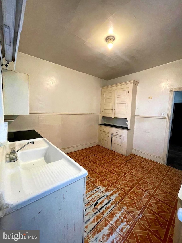 3831 N 19th St, Philadelphia, PA 19140 - kitchen featuring light tile patterned floors and baseboards