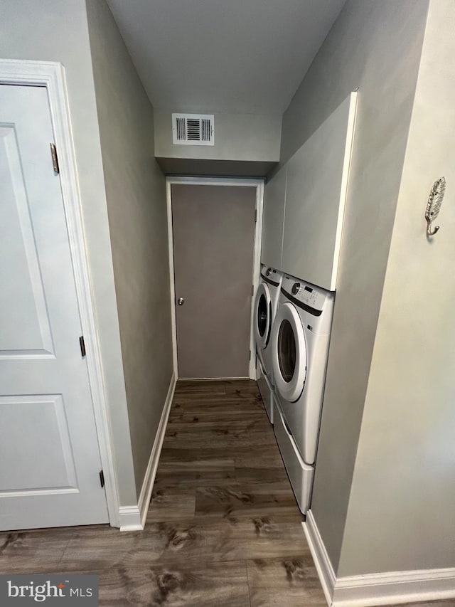 44 Meadowrue Ln, Sicklerville, NJ 08081 - laundry room with washing machine and clothes dryer and wood finished floors