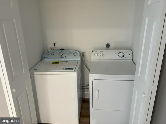 1708 Granite Ct, Crofton, MD 21114 - laundry area featuring washer and clothes dryer