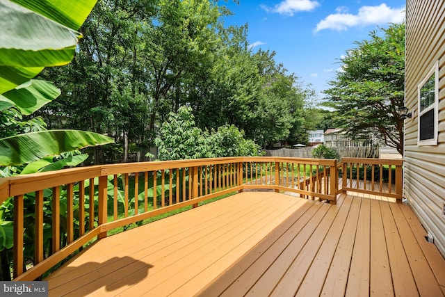 14908 Slippery Elm Ct, Woodbridge, VA 22193 - wooden deck with a fenced backyard