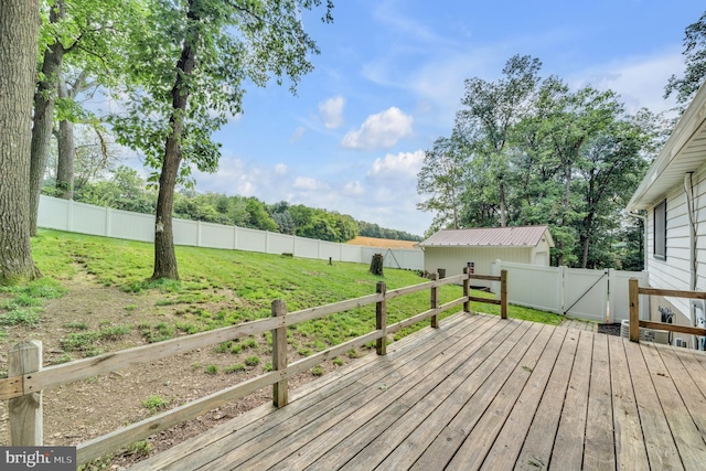 2333 Sunset Cir, Glenville, PA 17329 - wooden deck with a fenced backyard