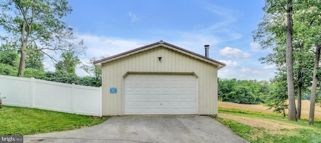 2333 Sunset Cir, Glenville, PA 17329 - detached garage featuring asphalt driveway