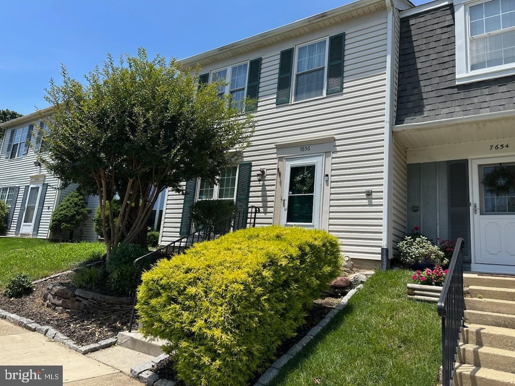 7656 Stana Ct, Lorton, VA 22079 - view of front of home with a shingled roof
