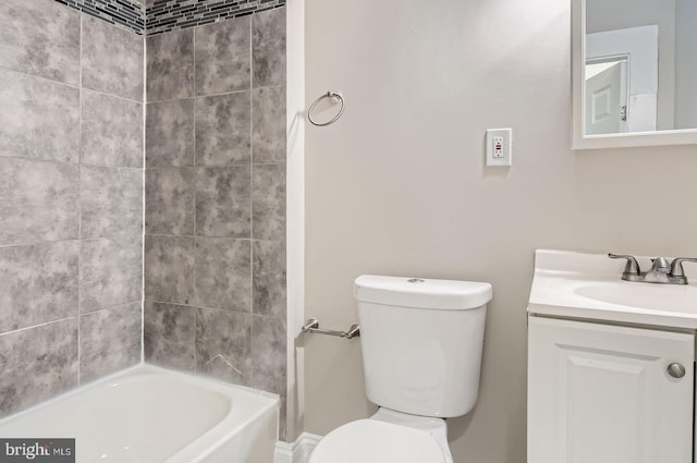 2710 The Alameda, Baltimore, MD 21218 - full bath with vanity and tub / shower combination
