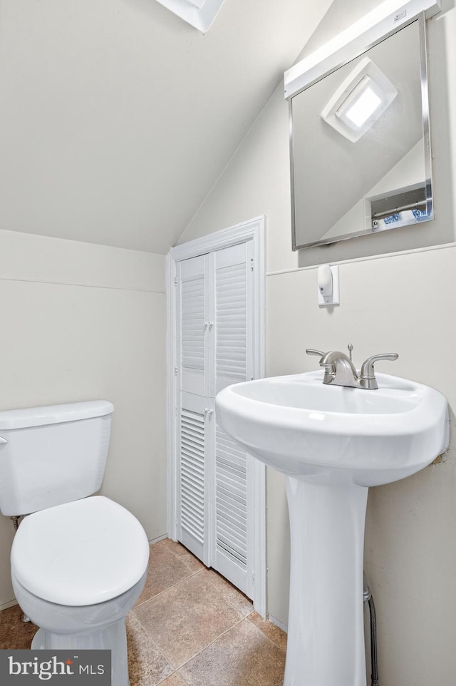 15 Overlook Ave, Lancaster, PA 17601 - half bath featuring lofted ceiling and toilet