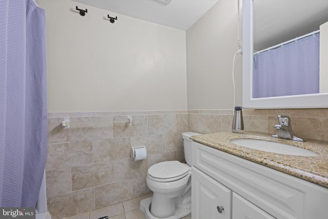 7 Rockford Rd Unit F1, Wilmington, DE 19806 - full bath featuring vanity, tile walls, a wainscoted wall, curtained shower, and tile patterned floors