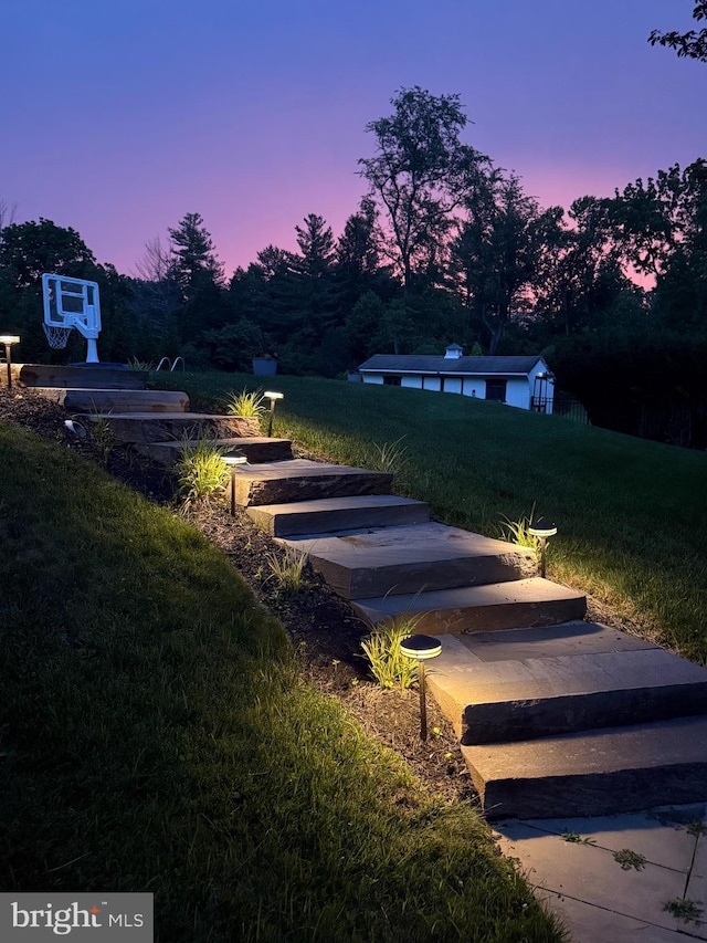 1263 Argyle Rd, Berwyn, PA 19312 - yard at dusk with a lawn