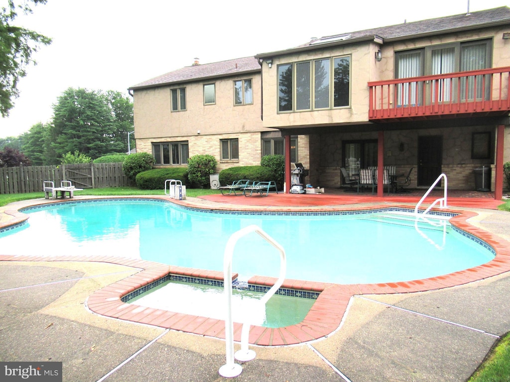 3632 Wheatsheaf Rd, Huntingdon Valley, PA 19006 - view of swimming pool featuring an in-ground hot tub, a patio, and grilling area
