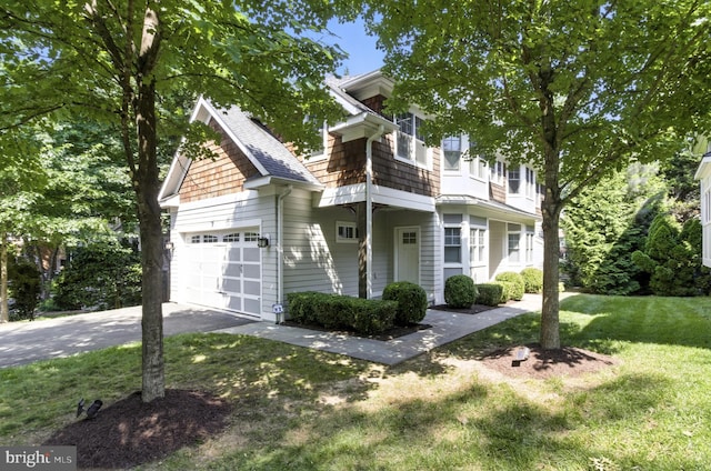 6838 Saint Albans Rd, Mclean, VA 22101 - view of front facade featuring a front lawn and asphalt driveway