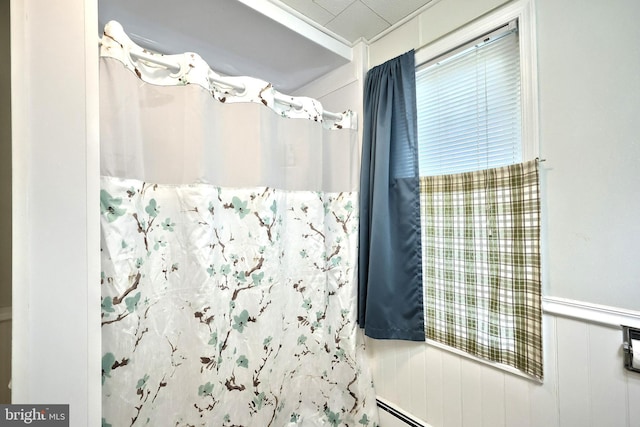 545 W King St, Littlestown, PA 17340 - bathroom with curtained shower