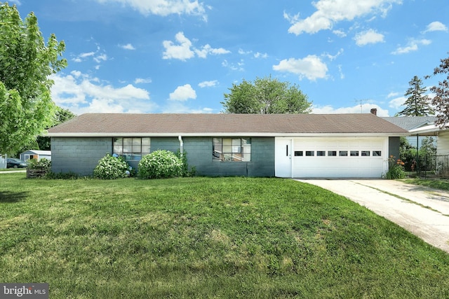 545 W King St, Littlestown, PA 17340 - ranch-style house featuring a garage, driveway, and a front lawn