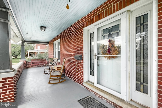 545 W King St, Littlestown, PA 17340 - view of porch