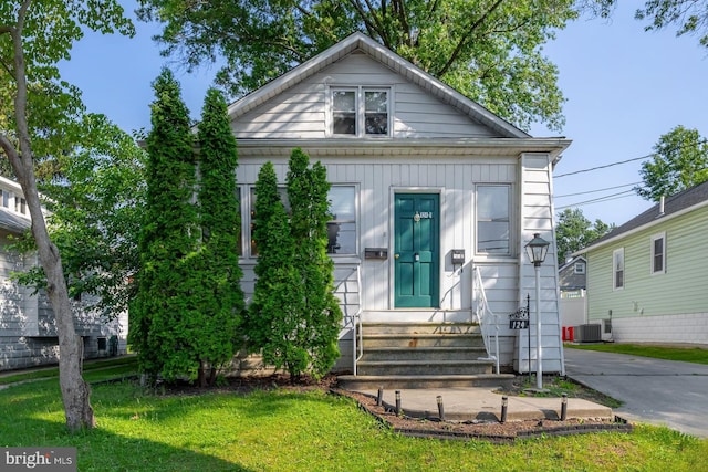 124 E Ormond Ave, Haddon Township, NJ 08107 - view of front of house featuring a front lawn